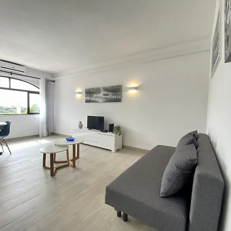 6 By Homing Apartment